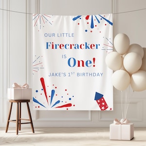 Banner de cumpleaños de Little Firecracker, Nuestro pequeño Firecracker cumple un año, Letrero de cumpleaños del 4 de julio, Banner de primer cumpleaños del Día de los Caídos