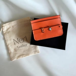 Personalisierter Lederkartenhalter, Individuell mit Metallinitialen Brieftasche, Echtleder-Kartenhalter, Geschenk für sie, Weihnachtsgeschenk, schlanke Brieftasche