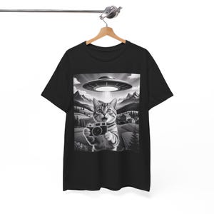 Funny Cat Selfie Alien UFO T Shirt, Space Cat Graphic Tee, Hilarious Cat Lover Gift Shirt For Men Women Kids, UFO Alien Cat Shirt