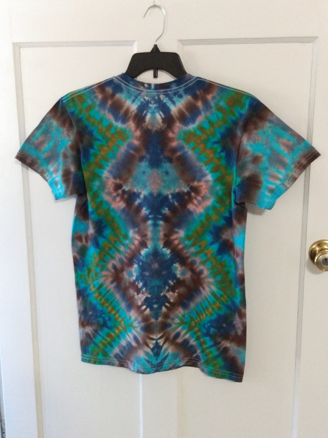 zig zag tie dye shirt