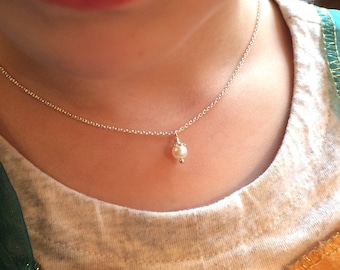 Little girl pearl necklace - Tiny pearl necklace - Flower girl gift - First pearl necklace - June Birthstone - Dainty pearl drop pendant