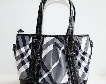 Burberry Vintage Novacheck Leather Bucket Bag. Burberry Vintage