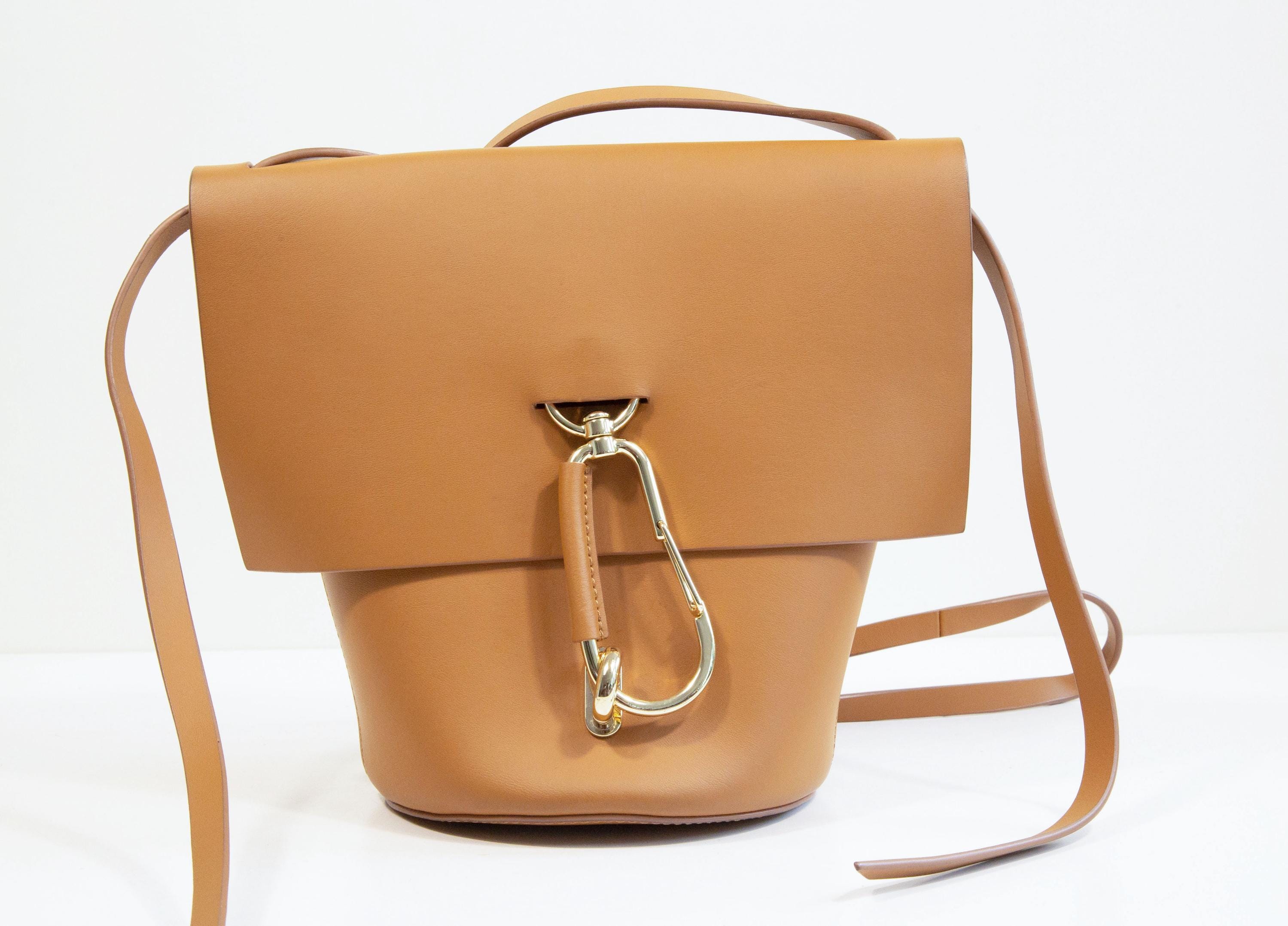 Zac Posen Crossbody Bag in Tan/Light Brown Leather with Gold Toned Hardware Very Good Condition