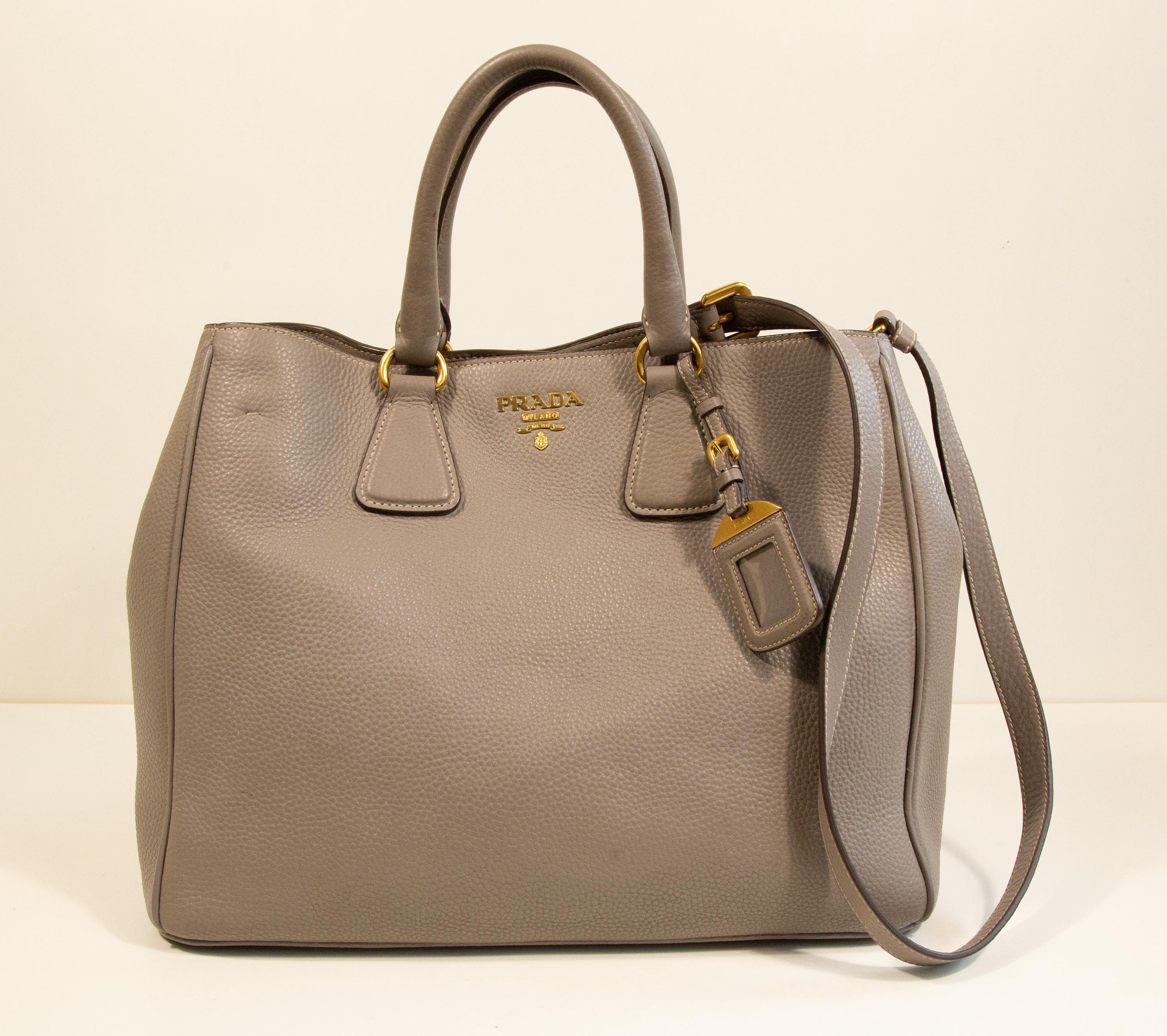 バッグ Vintage Prada Grey Leather Shoulder Bag grey-leather-prada-handbag-