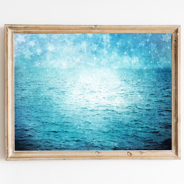 Fotografía surrealista del océano azul - Foto del cielo estrellado - Paisaje marino azul de ensueño - Fotografía de naturaleza