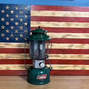 Coleman 2 Mantle Camp Lantern 220F 12/67 mit Flint Igniter Works