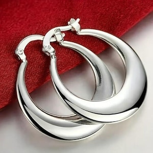 Orecchini a cerchio Huggie in oro medio / Semplici orecchini a cerchio placcati in argento 925 per donna / Gioielli leggeri per tutti i giorni / Regalo elegante per lei