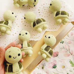 Handmade Amigurumi Turtle Keychain – Cute Crochet Bag Charm, 100% Cotton Yarn, Adorable Toy Key Ring, Perfect Gift for Kid and Turtle Lovers