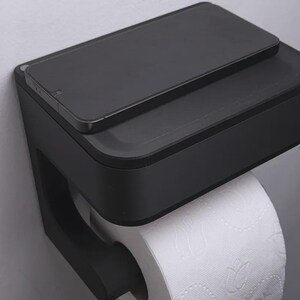 Soporte para teléfono con rollo de papel higiénico y compartimento secreto