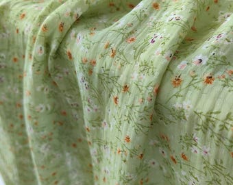 Tela de gasa jacquard con pequeños cuadros florales en verde claro y rosa, tela de estilo fresco para vestidos.