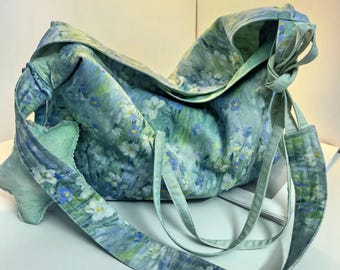Bolso tote de lona de algodón floral hecho a mano, bolso de hombro grande y suave, bolso hobo con flores azules y verdes, bolso de tela para uso diario para mujer.
