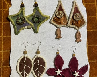 Pendientes de tela con forma de hoja hechos a mano, pendientes colgantes botánicos teñidos con la técnica tie-dye, tela ligera, regalo de joyería bohemia llamativa