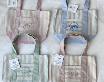 Conjunto de 4 mini sacolas de lona listradas em tons pastel da Trader Joe's (edição limitada)