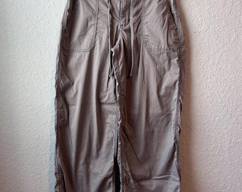 Pantaloni cargo da donna Hollister color kaki, stile anni 2000/Y2K, a vita bassa, super larghi