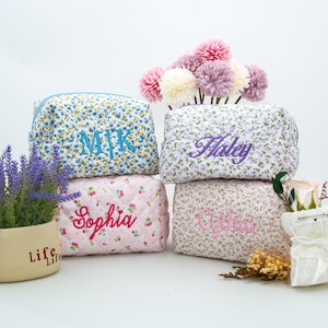 Benutzerdefinierte Make-up-Tasche Stickerei, Blumen Make-up-Tasche gequiltet, personalisiertes Geschenk für sie, Brautjungfer Geschenk, süßes Make-up-Beutel, Frauen-Kulturtasche