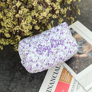 Floral Makeup Bag Personalized, Embroidered Gift for Her, Quilted Cosmetic Bag, Bridesmaid Gift, Travel Makeup Bag, Cute Toiletry Bag Women