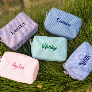 Personalized Seersucker Makeup Bag, Gift for Girlfriend, Embroider Makeup Organizer, Cosmetic Bag, Bridesmaid Gifts, Bridal Shower Gift Bags
