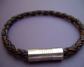Geflochtenes Lederarmband für Männer: Braune Kordel mit Edelstahlverschluss