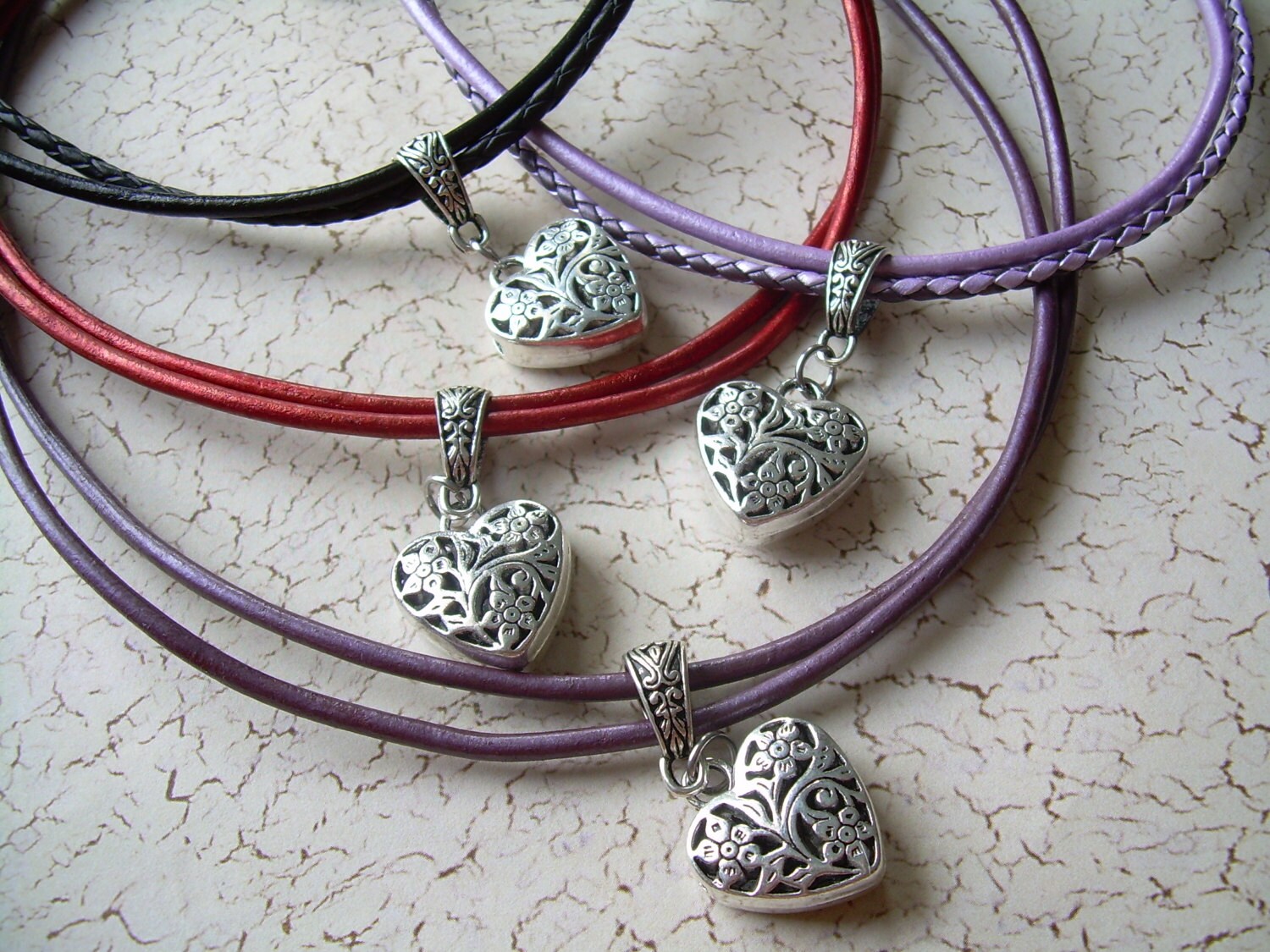 Delicata Collana Girocollo Con Ciondolo Cuore Piccolo In Pelle, Colore Argento, Per Donne E Ragazze – Gioiello Semplice