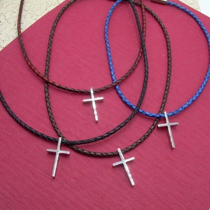 Collier pendentif croix en argent : cuir tressé, acier inoxydable
