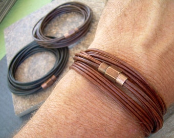 Bracelet en cuir triple enveloppe avec fermoir magnétique en laiton tonifié de cuivre, bracelet enveloppant pour homme, bracelet en cuir pour femme