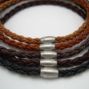 Collar de cuero trenzado grueso para hombre: cierre magnético de acero inoxidable