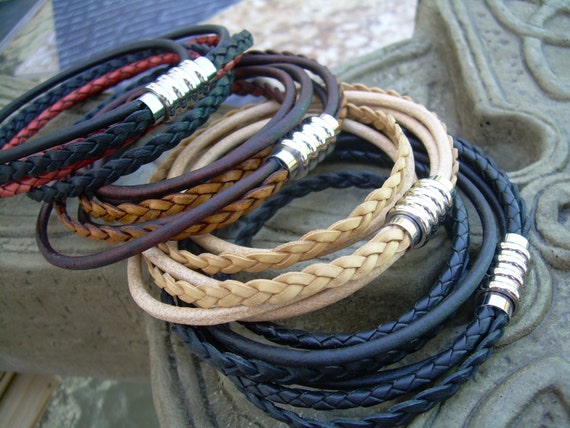 MINACHI Bracciale avvolgente in pelle con ciondolo turchese