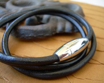 Handmade Black Leather Bracelet for Men – Stainless Steel Magnetic Clasp