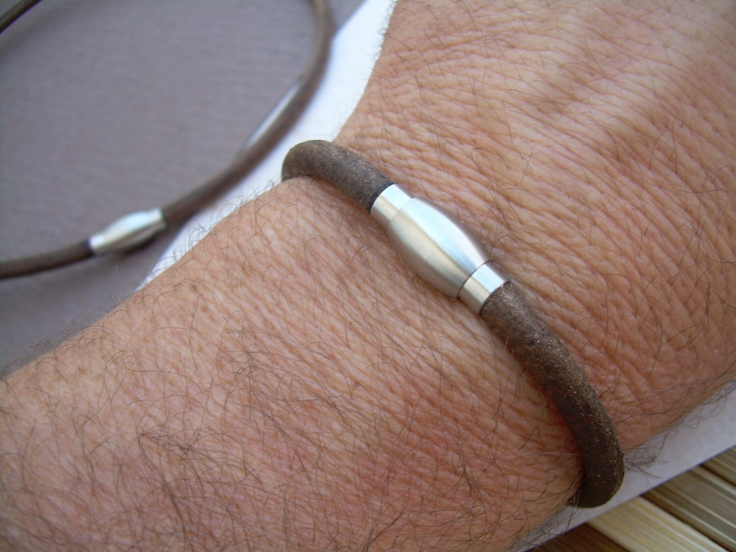 Uomo Intrecciato Pelle Collana Con Acciaio Inox Trigger Chiusura Uomo Intrecciato Pelle Collana Con Acciaio Inox Trigger Chiusura