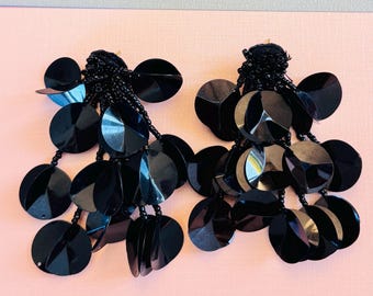 Pendientes llamativos de lentejuelas negras: pendientes colgantes de fiesta hechos a mano.