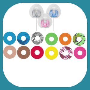 Può includere: Un set di 12 cerchi adesivi colorati e con motivi per un dispositivo medico. I cerchi sono di vari colori, tra cui blu, verde, arancione, rosso, marrone, giallo e motivi mimetici.