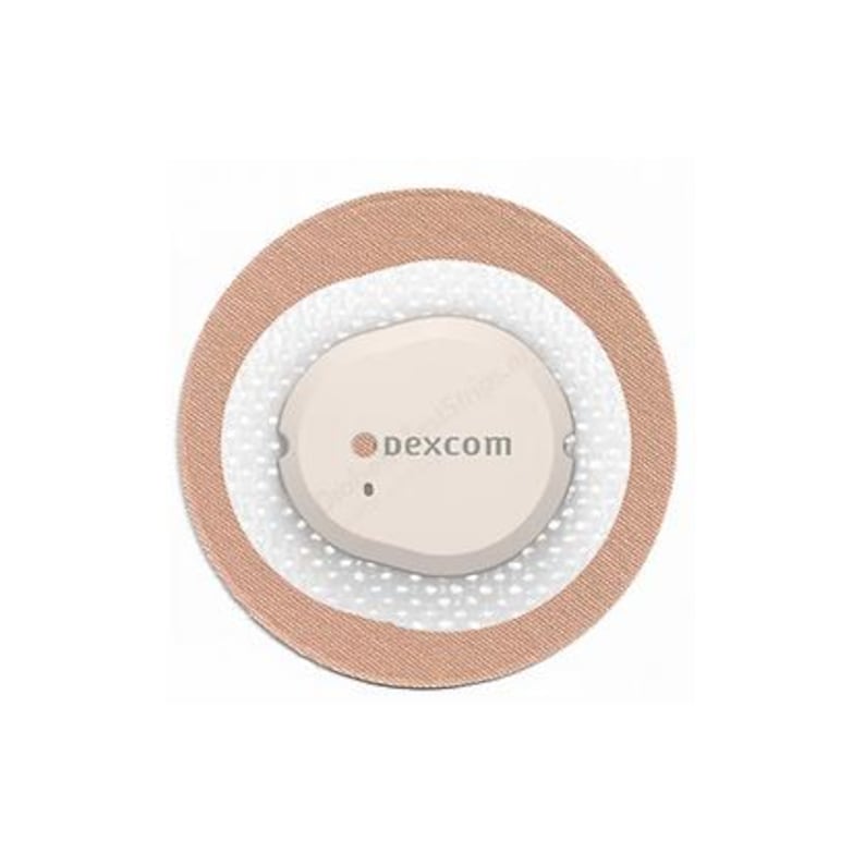 Pu&ograve; includere: Un cerotto medico rotondo beige e bianco con un sensore ovale bianco al centro. Il sensore ha la scritta "dexcom" stampata su di esso.