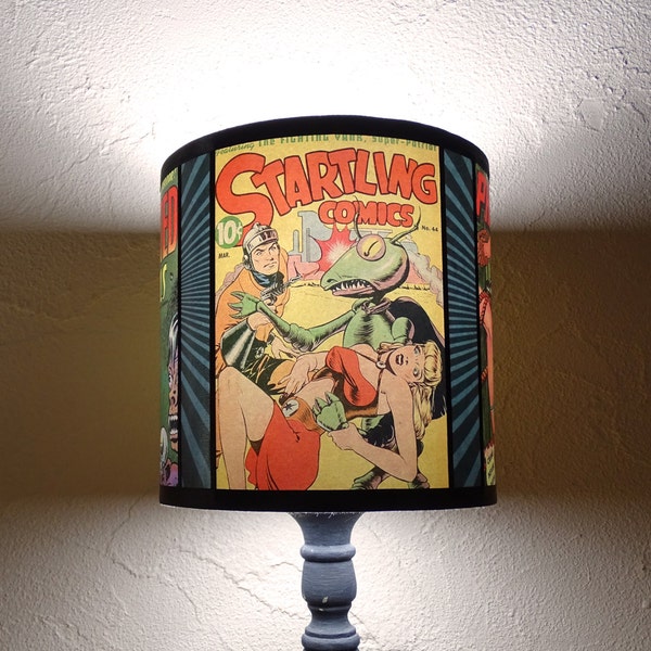 Comic book gele lampenkap lampenkap Comic Covers - jaren '50 decor, pin-up, geekery, geek cadeau, uniek cadeau, kinderlampen, geeky home decor