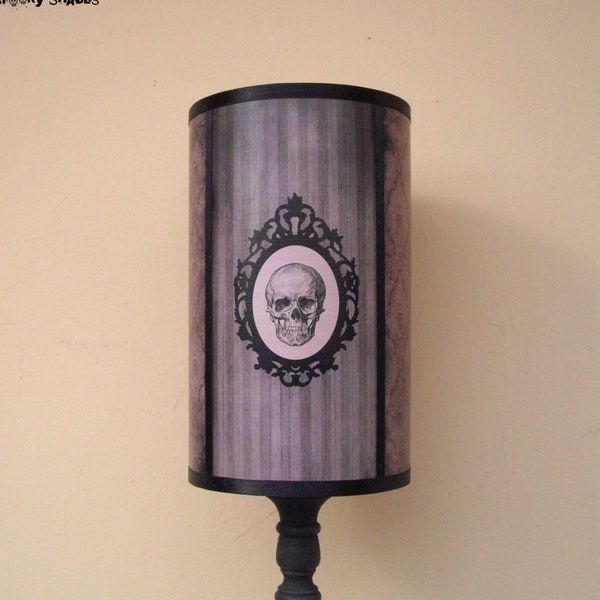 Abat Jour tête de mort gothique gris - crâne, luminaires, Spooky Shades, rock n' roll, déco victorienne, lampe à poser, lampe de chevet