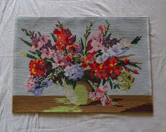 Canevas vintage 50 x 35 cm représentant un bouquet de fleurs des champs dans un vase - broderie murale, champêtre, couleur pastel