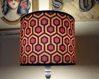 Abat Jour Shining Overlook Hotel  - fat main en France, abat-jour orange et marron, années 70, motifs géométriques, déco film d'horreur