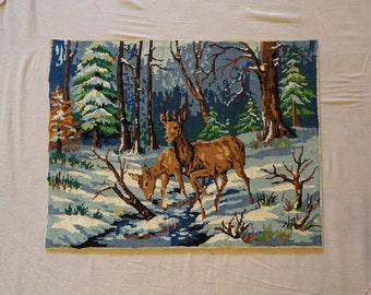 Grand canevas vintage représentant une biche et un cerf près d'un point d'eau dans un décor hivernal - chevreuils, kitsch, broderie murale