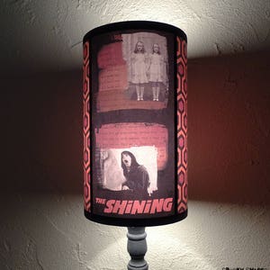 Abat Jour pour lampe à poser Shining The Shining, film d'horreur, abat-jour rouge, cadeau pour un geek, lampe de chevet, cadeau déco image 3