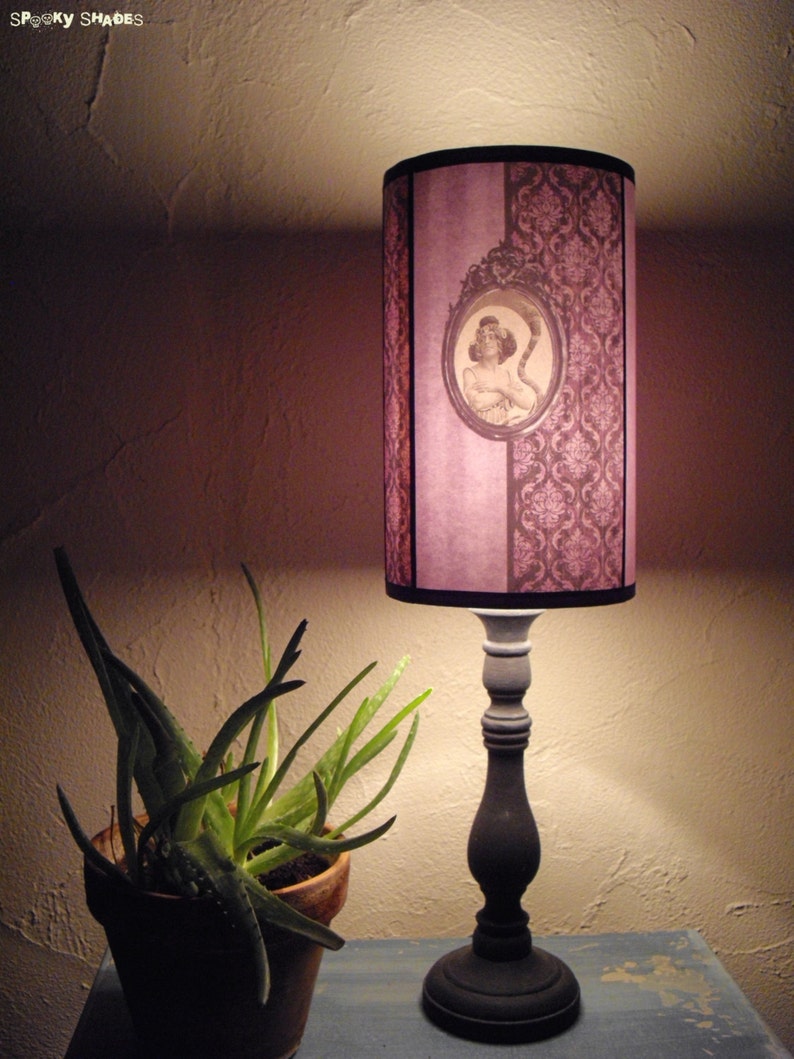 Lampe À LuminairesDe Chevet Violet lampe TableBaroqueStyle Abat VictorienCirqueMauve Pour Jour Poser Hypnotic OZuPiwkXTl