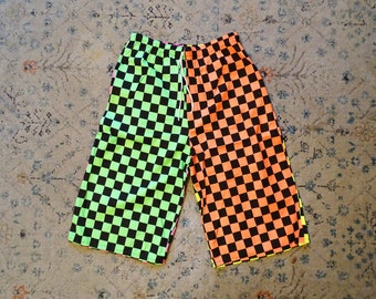ITEM WITH DEFECT - Neon checkerboard bermuda shorts - 90s unused Vintage, mens clothing, size S/M, yellow and orange, checker print, surfer