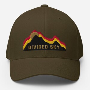 Gorra Phish de corte flexible Divided Sky. Gamehenge en la espalda. Gorra Phish en tu color favorito. Gorra Phish Divided Sky.