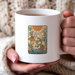 Tasse en céramique grenouille et escargot Stay Bizarre, tournesol fantaisiste, tasse à café design nature, parfaite pour les amateurs de thé et des idées cadeaux uniques