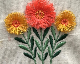 Fancy pluizig ontwerp met 3 bloemen om te snijden Borduurmachine Patroonontwerpbestand past op hoepels van 4 x 4. Dst exp Hus Jef Pes Vip Xxx