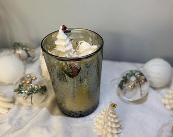 Handmade Soy Wax Christmas Candle: Detailed Glass Vase Holiday Decor