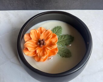 Luxury Flower Candle: Matt Black Bowl, Floral Details