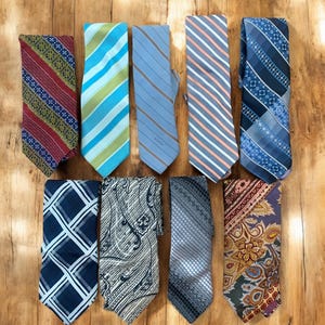 Vintage Silk Blend Necktie: Retro Mens Fashion - 56&quot; x 4&quot;