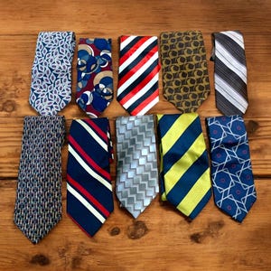 Vintage Silk Necktie: Retro 50s-90s Mens Fashion