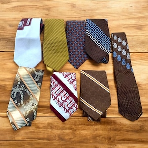 Vintage Polyester Necktie: Retro 70s-80s Mens Fashion