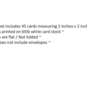 Puede incluir: Un juego de 45 tarjetas en blanco que miden 5,1 cm por 5,1 cm. Las tarjetas est&aacute;n impresas en cartulina blanca de 65 lb y son planas, no dobladas. El juego no incluye sobres.