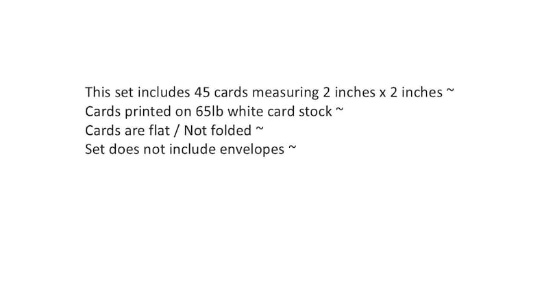 Puede incluir: Un juego de 45 tarjetas en blanco que miden 5,1 cm por 5,1 cm. Las tarjetas est&aacute;n impresas en cartulina blanca de 65 lb y son planas, no dobladas. El juego no incluye sobres.